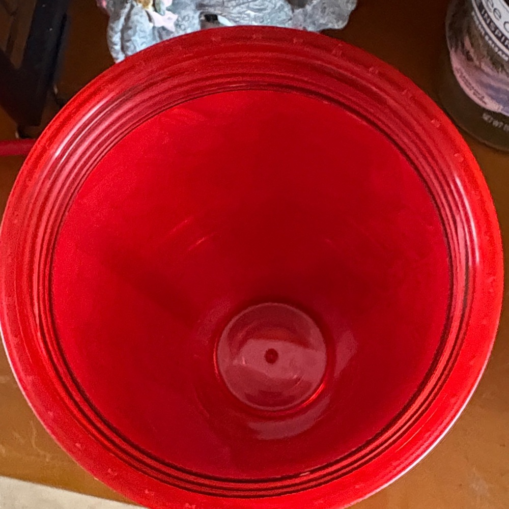 Starbucks Valentine's Tumbler Embossed Hearts 2019 EUC 24fl oz with straw - Picture 6 of 12
